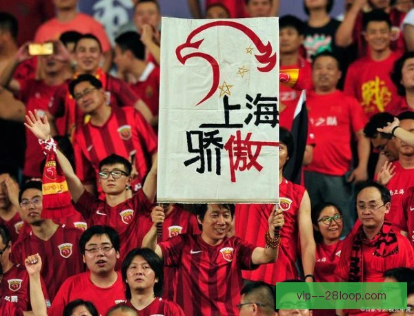 球迷持股俱乐部后腰回撤接应，攻防转换更流畅